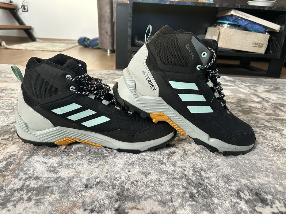 Adidas terrex mid