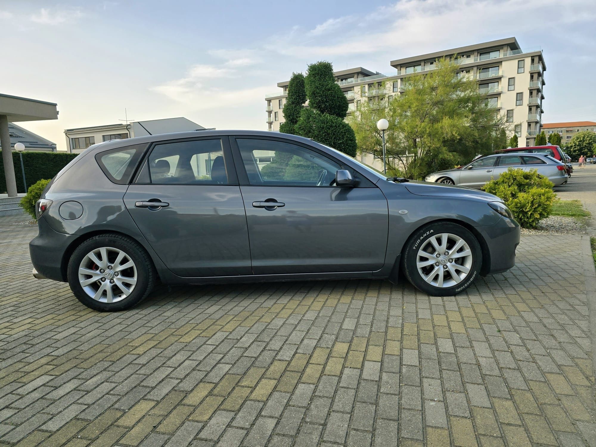 Vând Mazda 3 1.6