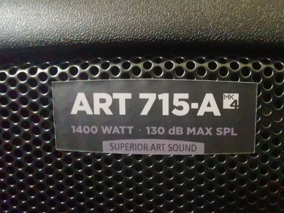 Vând set boxe active RCF art 715-a în huse cu mixer și conectica