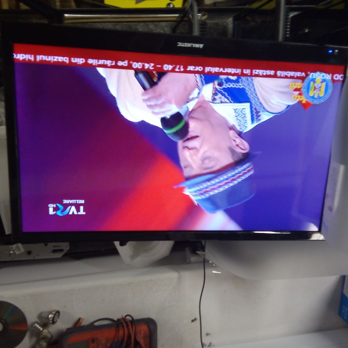 Tv led diagonala 61 cm // dvb-c /T2/S2