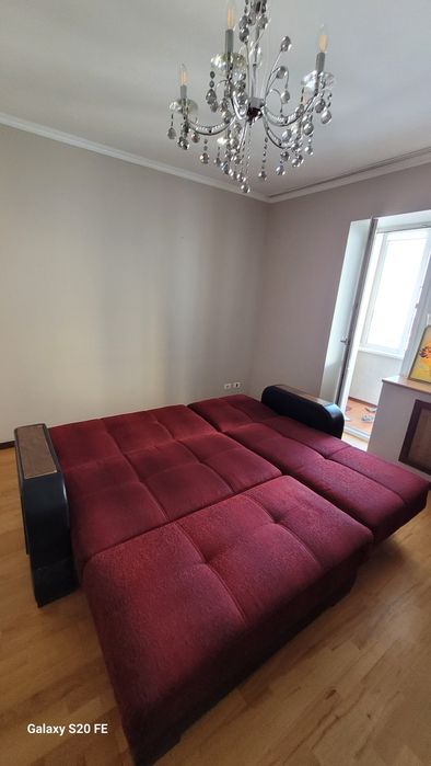 Угловой диван, в хорошем состоянии.