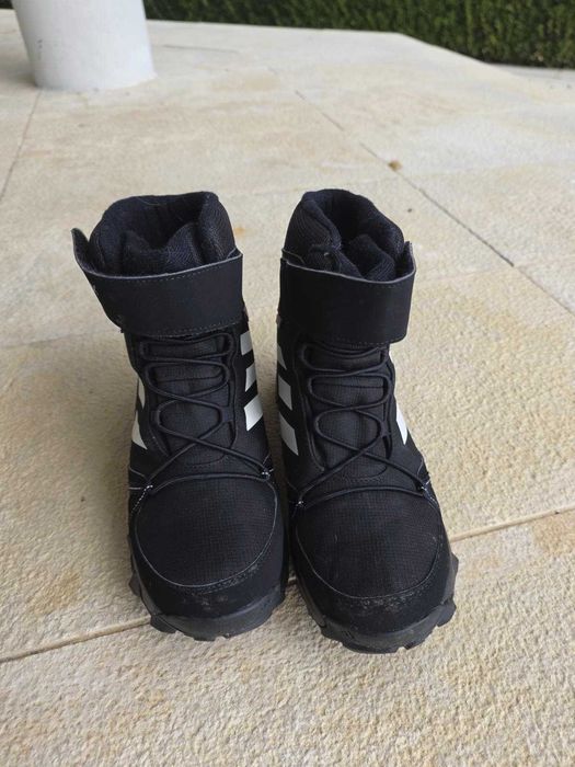 Планиснки обувки за мокро време adidas