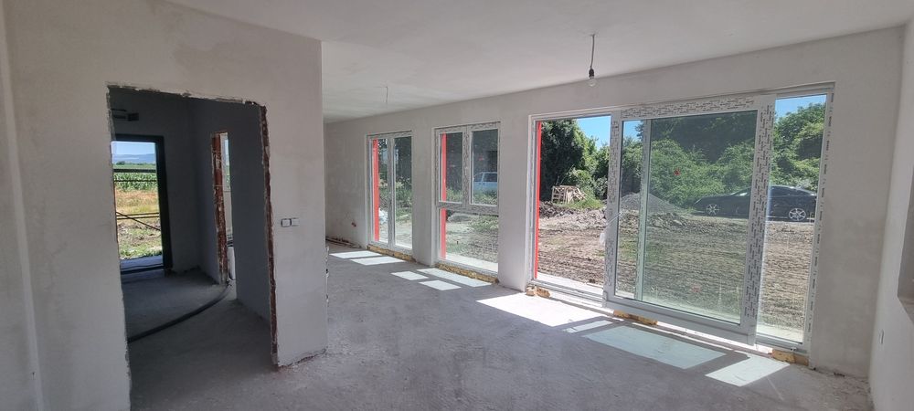 Къща в Божурище с.Хераково