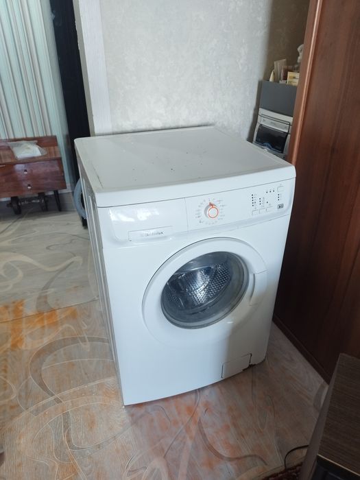Стиральна машинка Electrolux
