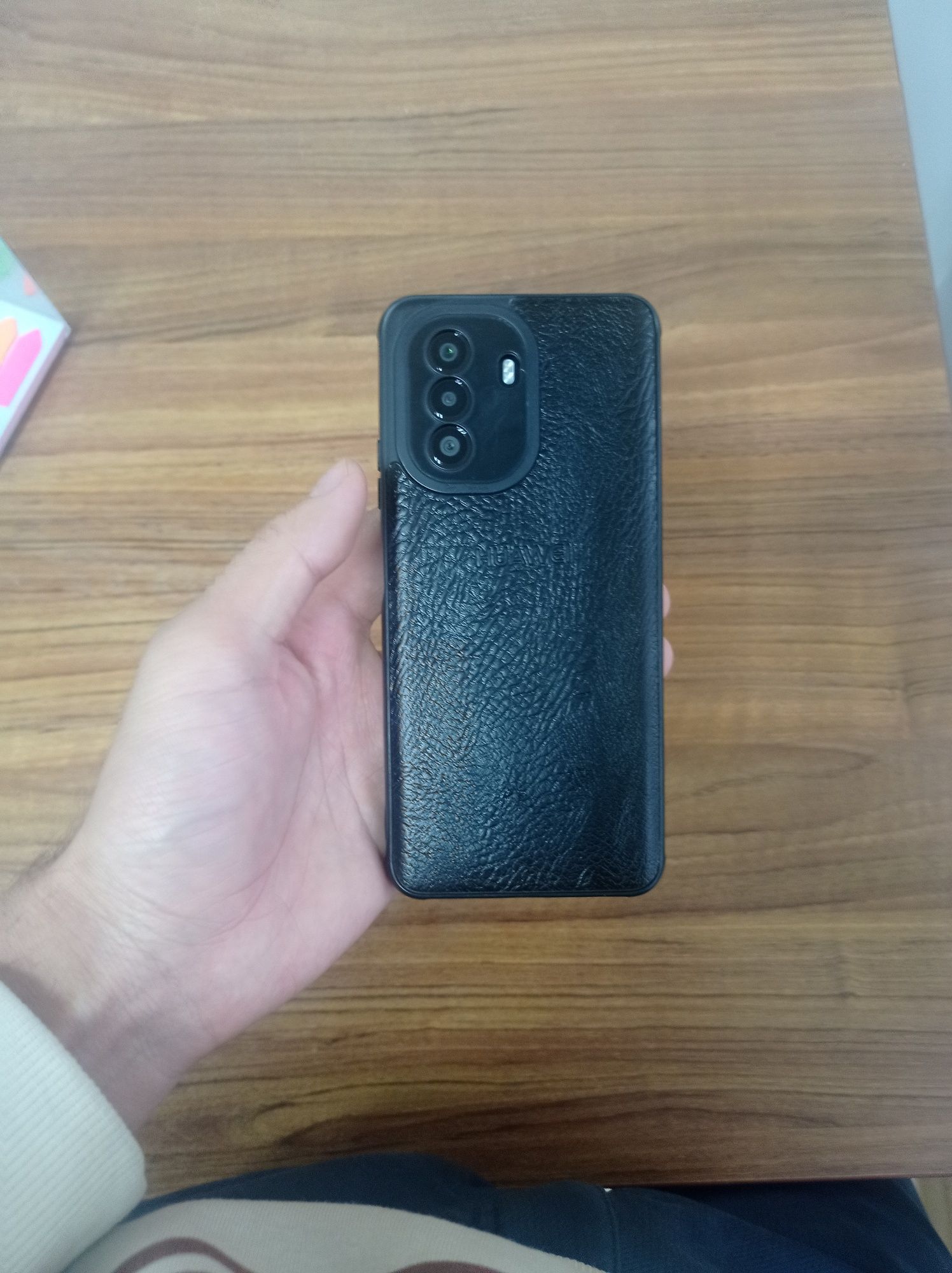 Huawei Y 70 nova 4/64 telefon sotiladi Ozgina kami bor