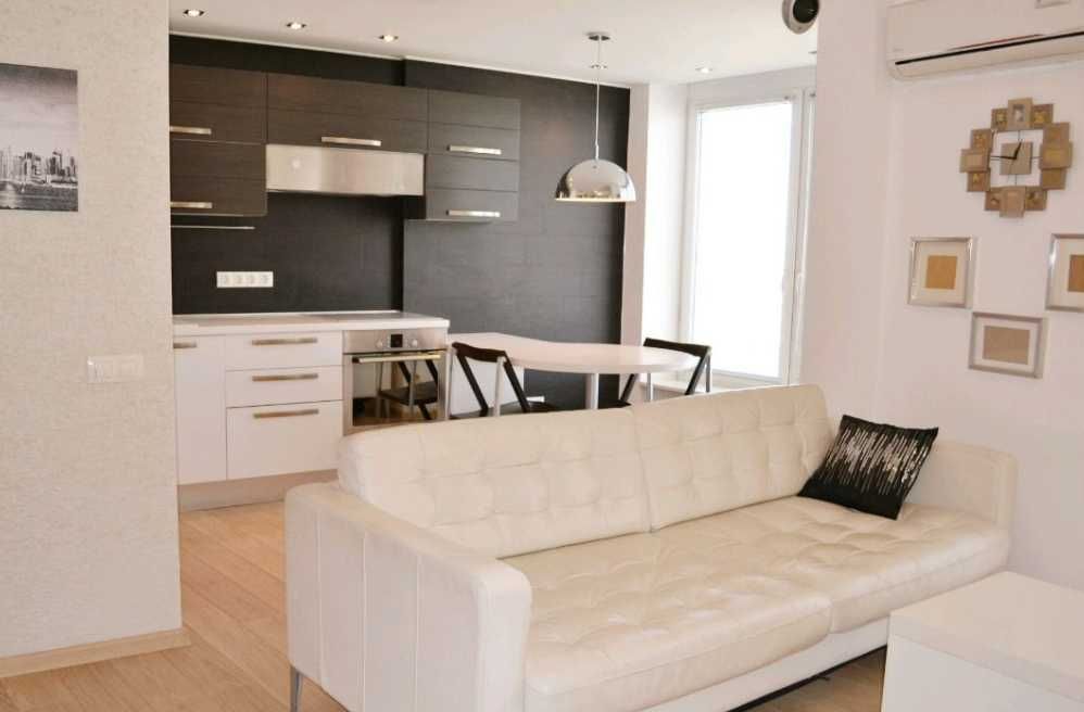 Дава се под наем Едностаен апартамент в Пловдив, Център - 40 кв.м за 188.7 € - Снимка #1