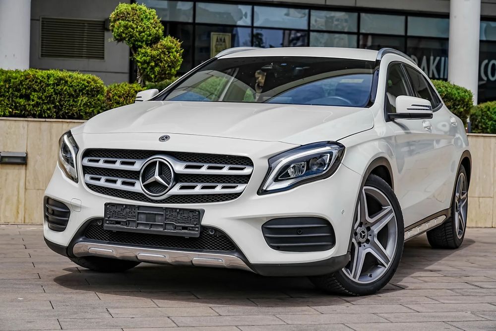 Mercedes-Benz GLA Mercedes Gla 180 Benzina 1.6 122 cp Pachet AMG