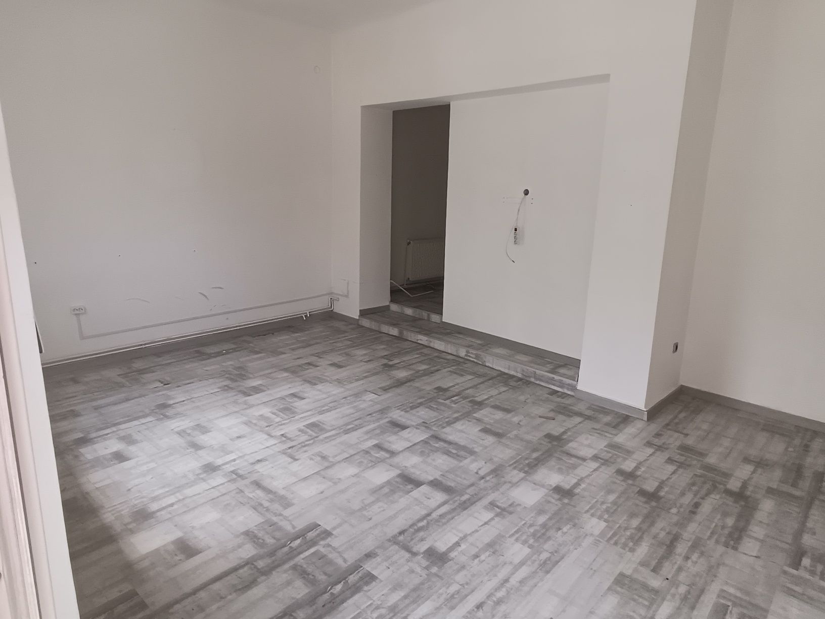 Dau in chirie spatiu comercial CENTRAL 42mp util zona Prima Shops Dec