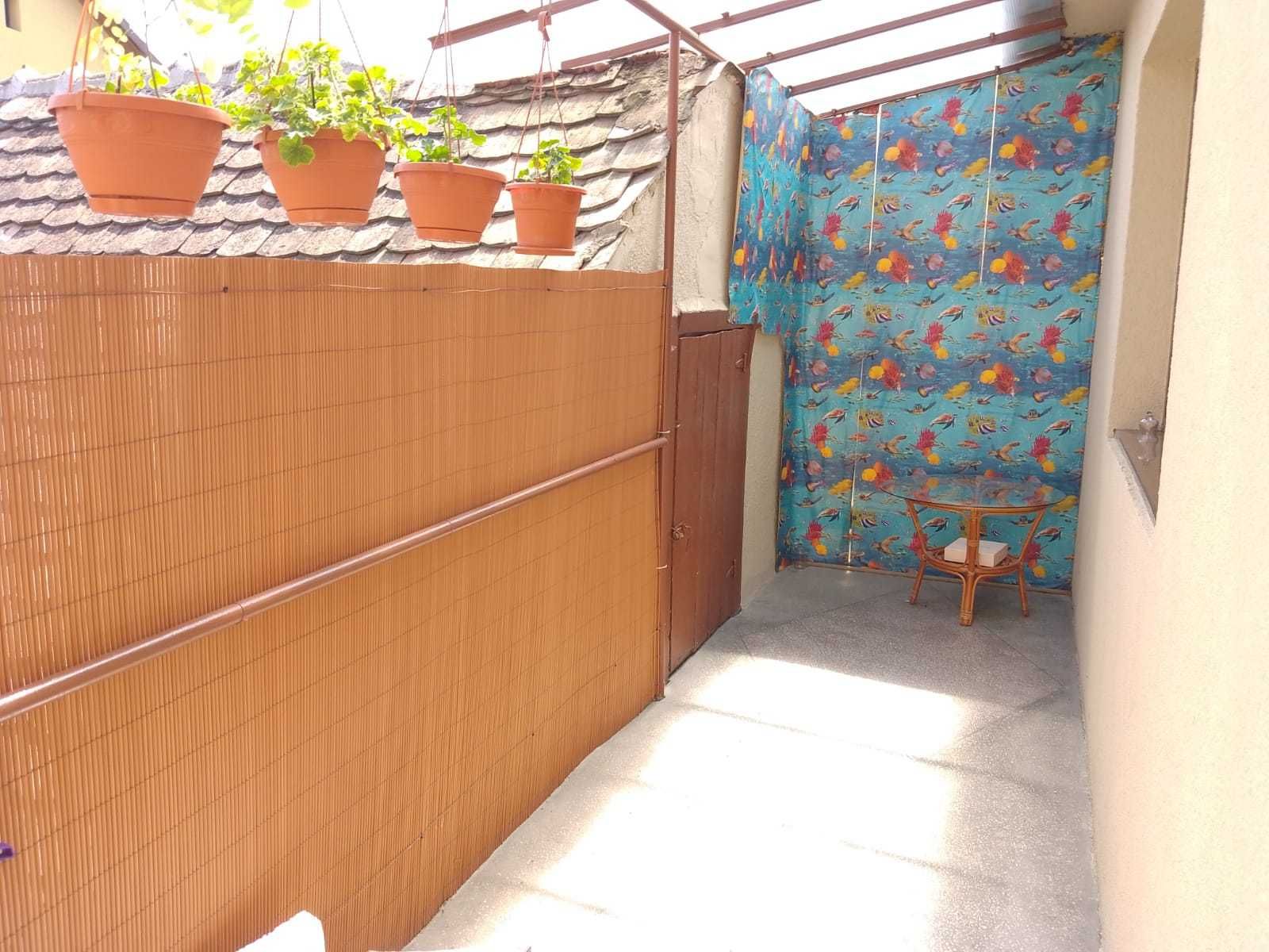 Casă de vânzare cu etaj în zona Lazaret (două corpuri de clădiri)