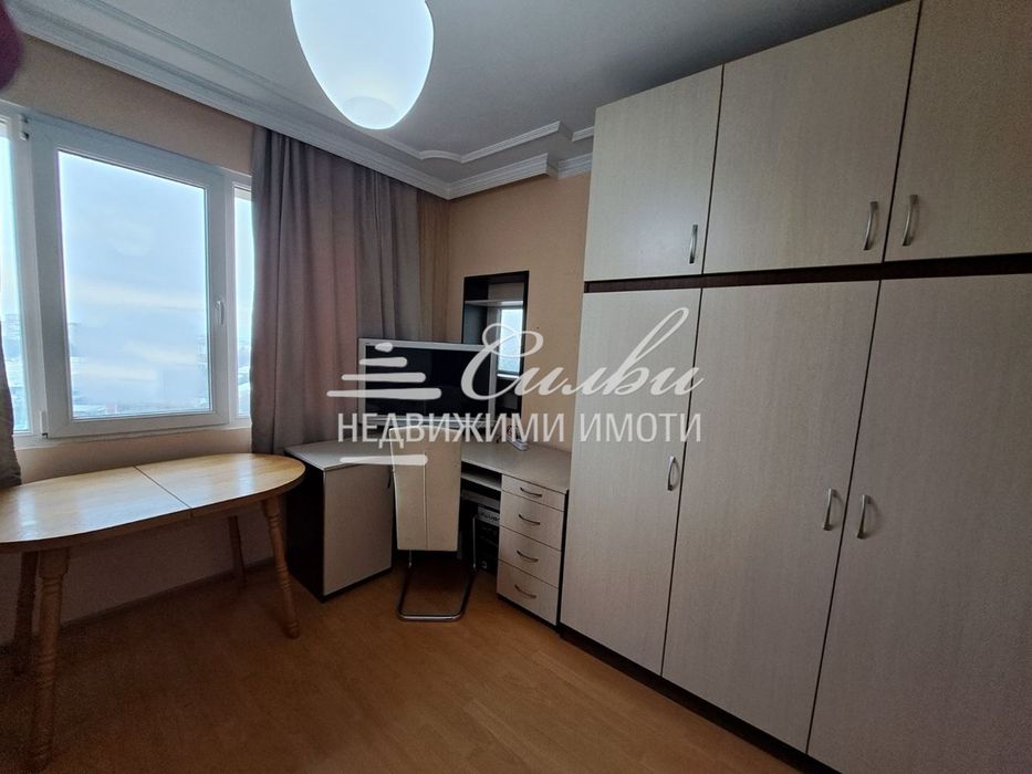 Тристаен ТУХЛЕН обзаведен апартамент - кв. ЦЕНТЪР