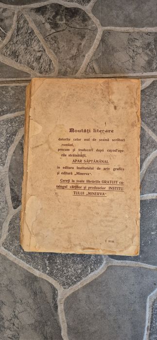 Vând cărți vechi foarte bine conservate
