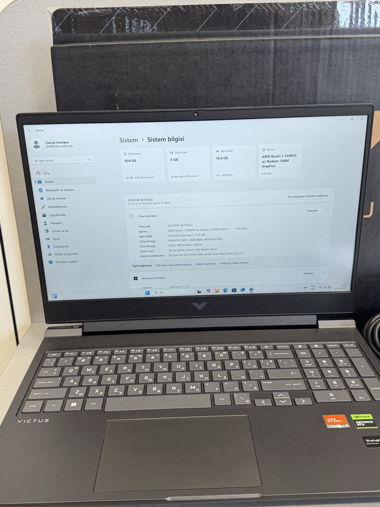 Продавам перфектен лаптоп HP VICTUS 16
