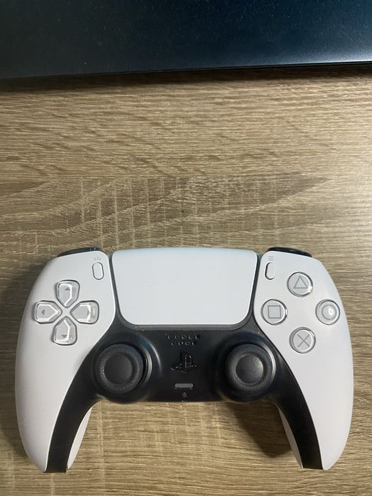 PS5 Slim cu 2 manete si joc Gran Turismo 7