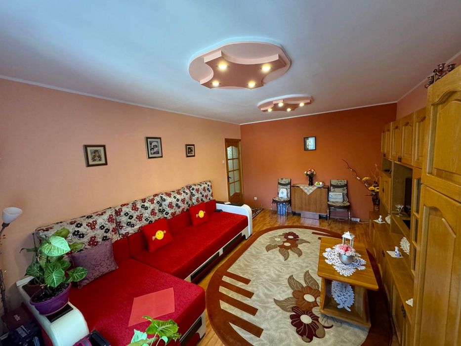 Apartament spatios 70 mp, 3 camere, etaj1