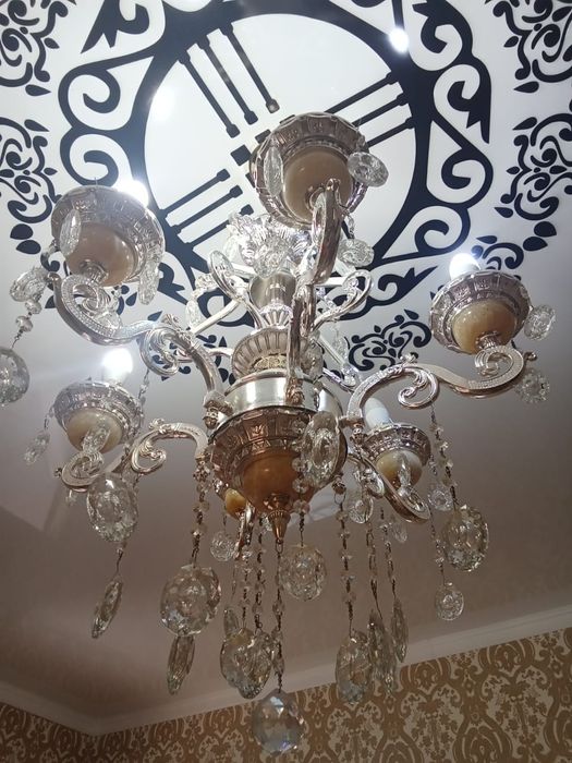 Люстра сатылады.