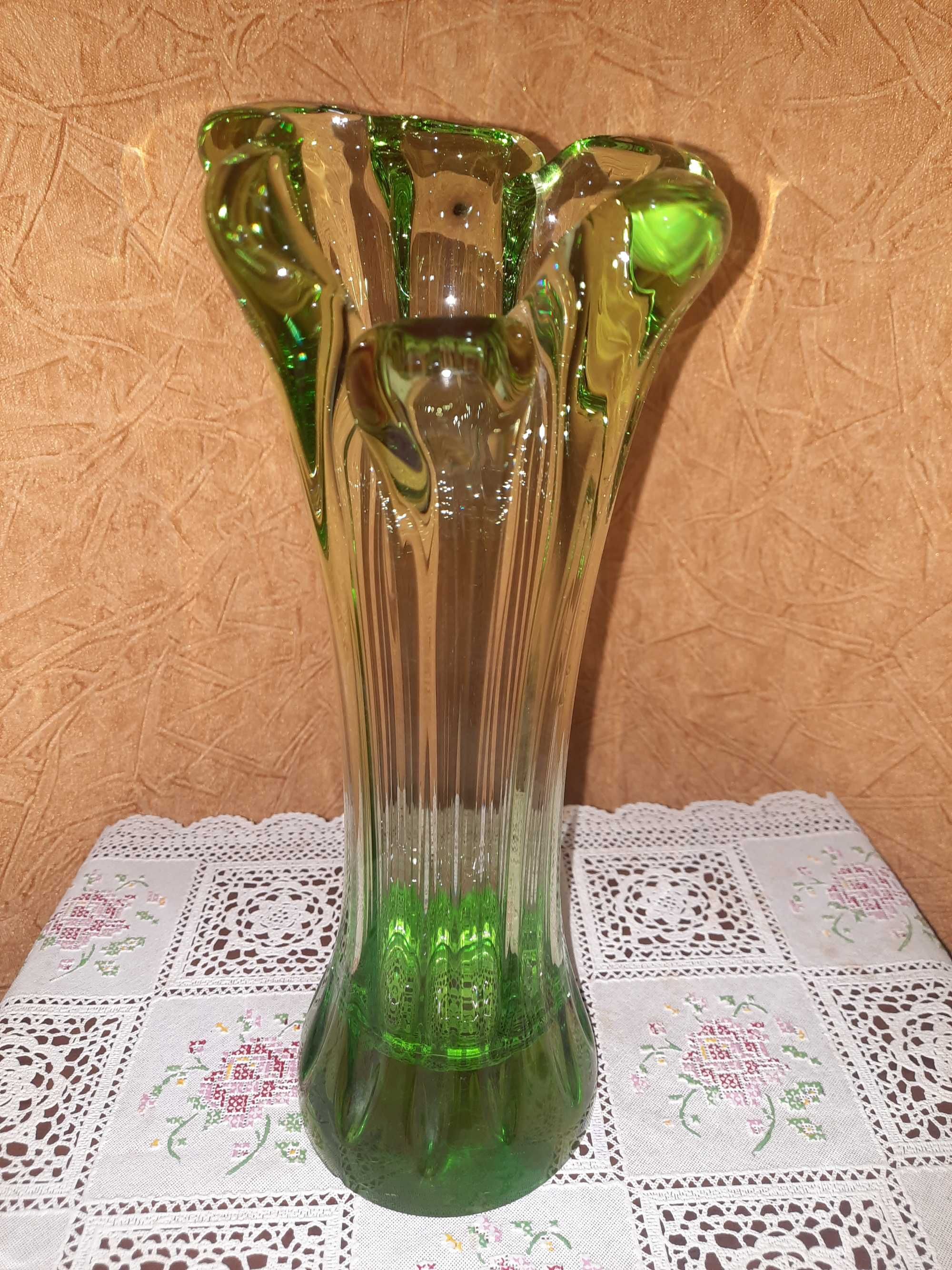 Красивая ваза,  Богемское стекло ,Чехословакия