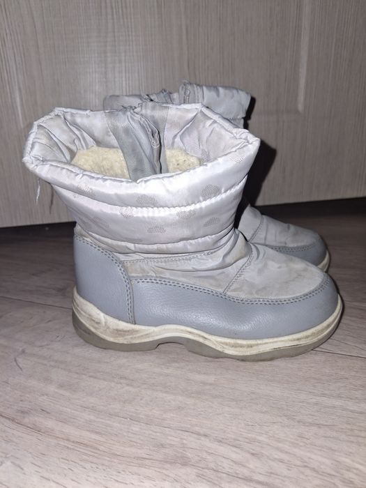 Отдам зимний обувь бесплатно