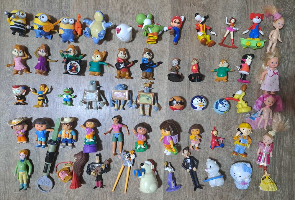 Lot 110 figurine (majoritatea Happy Meal Mc Donalds, anii 2000)