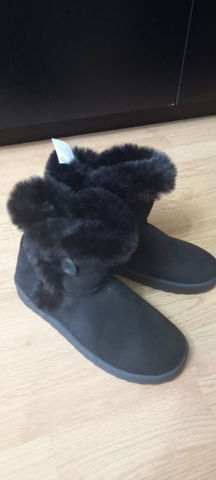 Cizmulite gen Ugg,38 ,noi,cu eticheta