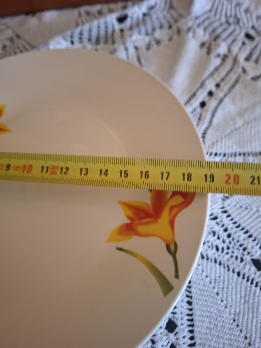 Десертни чинии с флорални мотиви