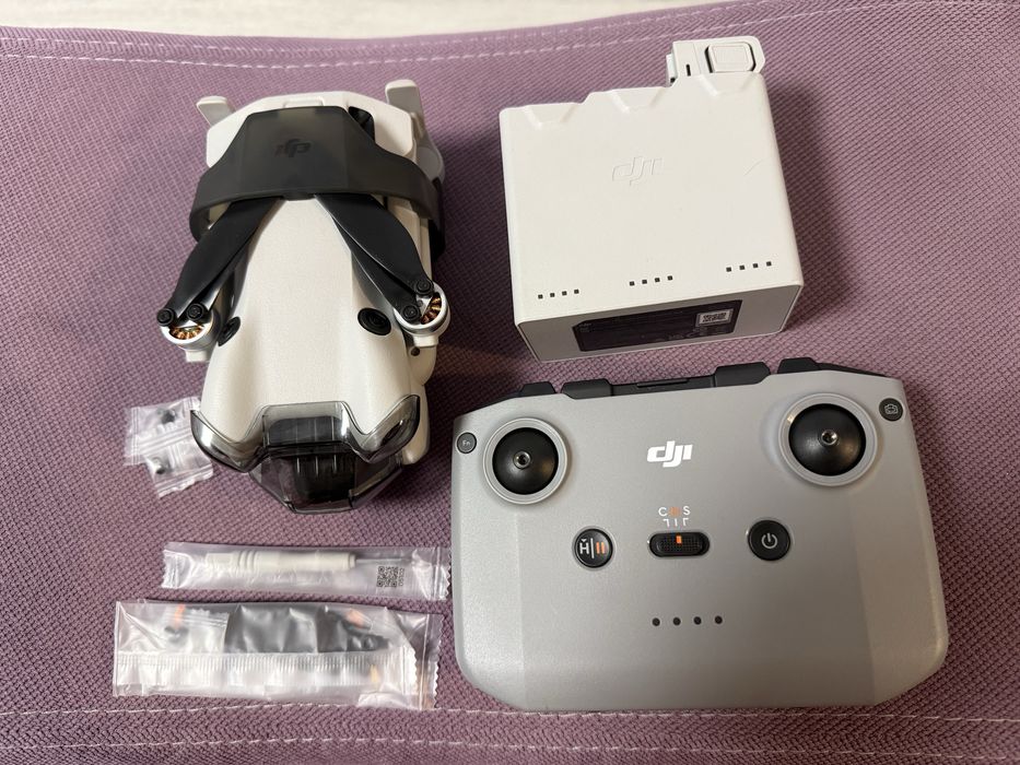 DJI Mini 4 Pro + RC N3 + 2 baterii, garantie Emag