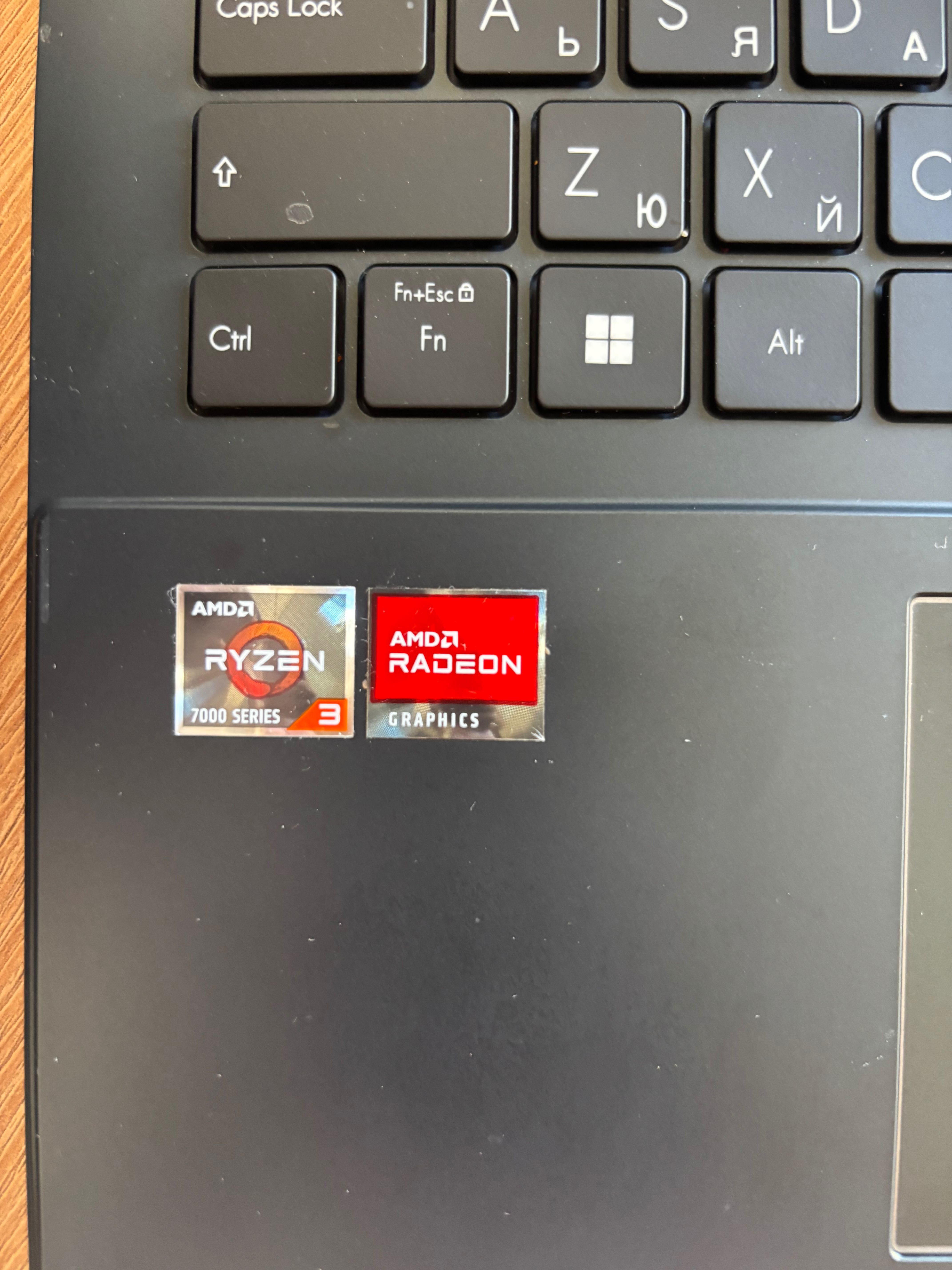 Продавам ASUS Vivobook