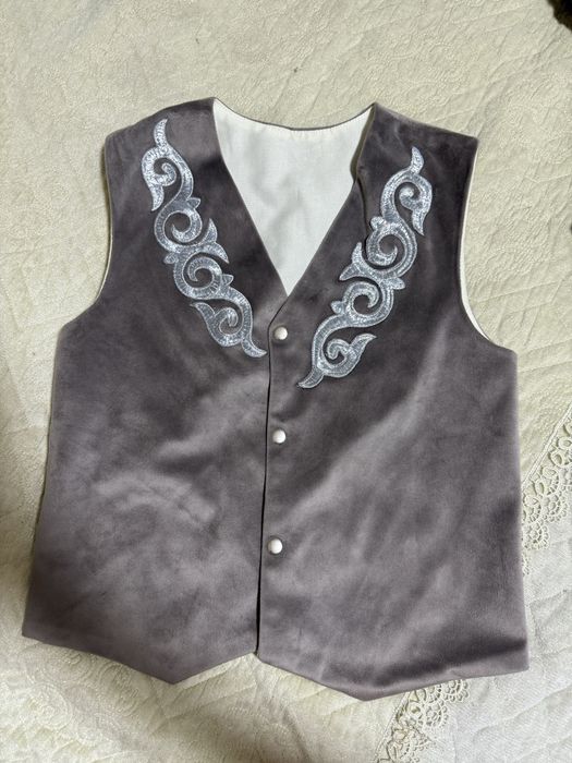 Детская национальная жилетка в идеальном состоянии!