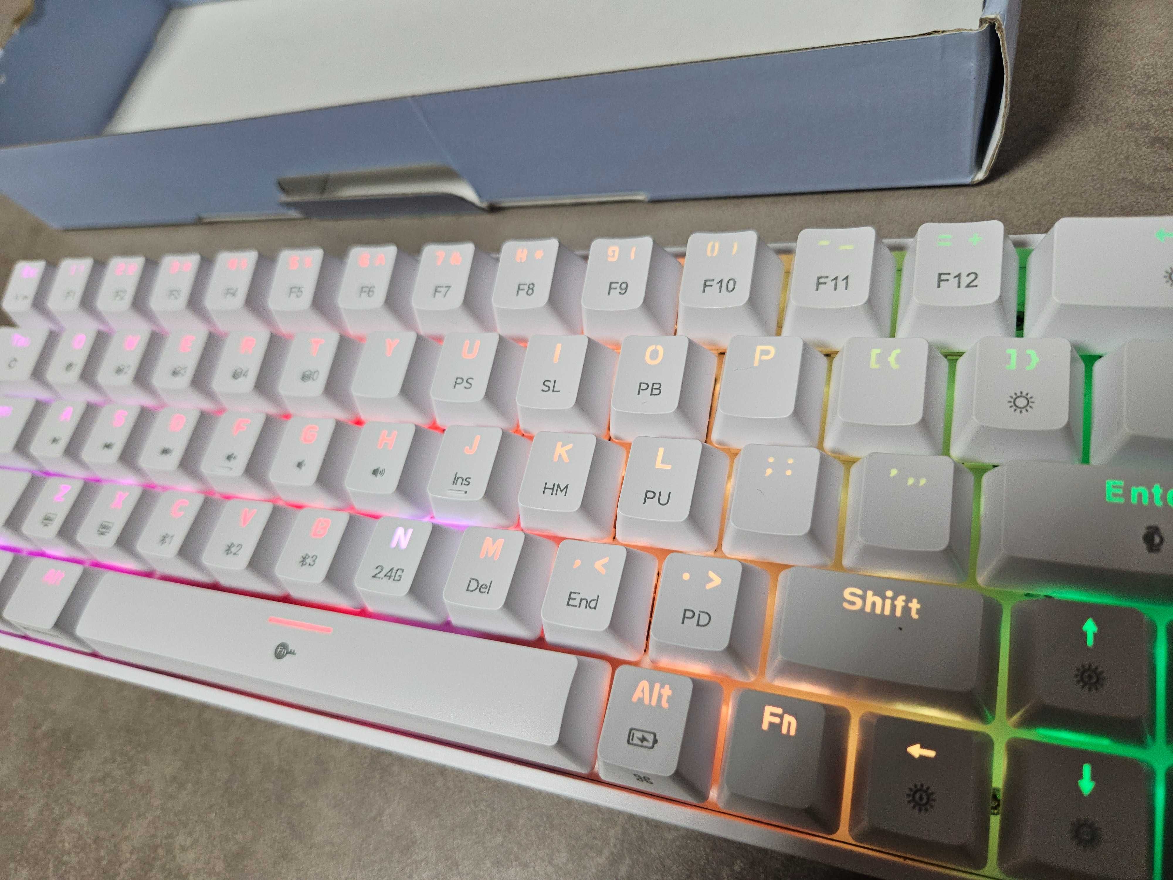 Tastatură mecanică nefolosită TMKB T63 - 60% wireless trimode