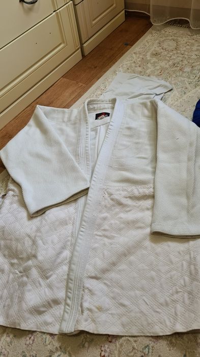 Продам кимоно для единоборств