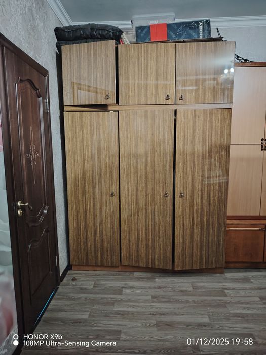 Шифоньер с анресолью