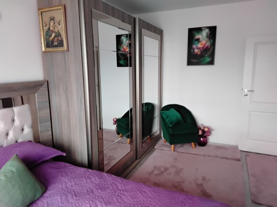 Vând apartament 3camere,81mp,modern pe strada Ghimbavului, Cristian