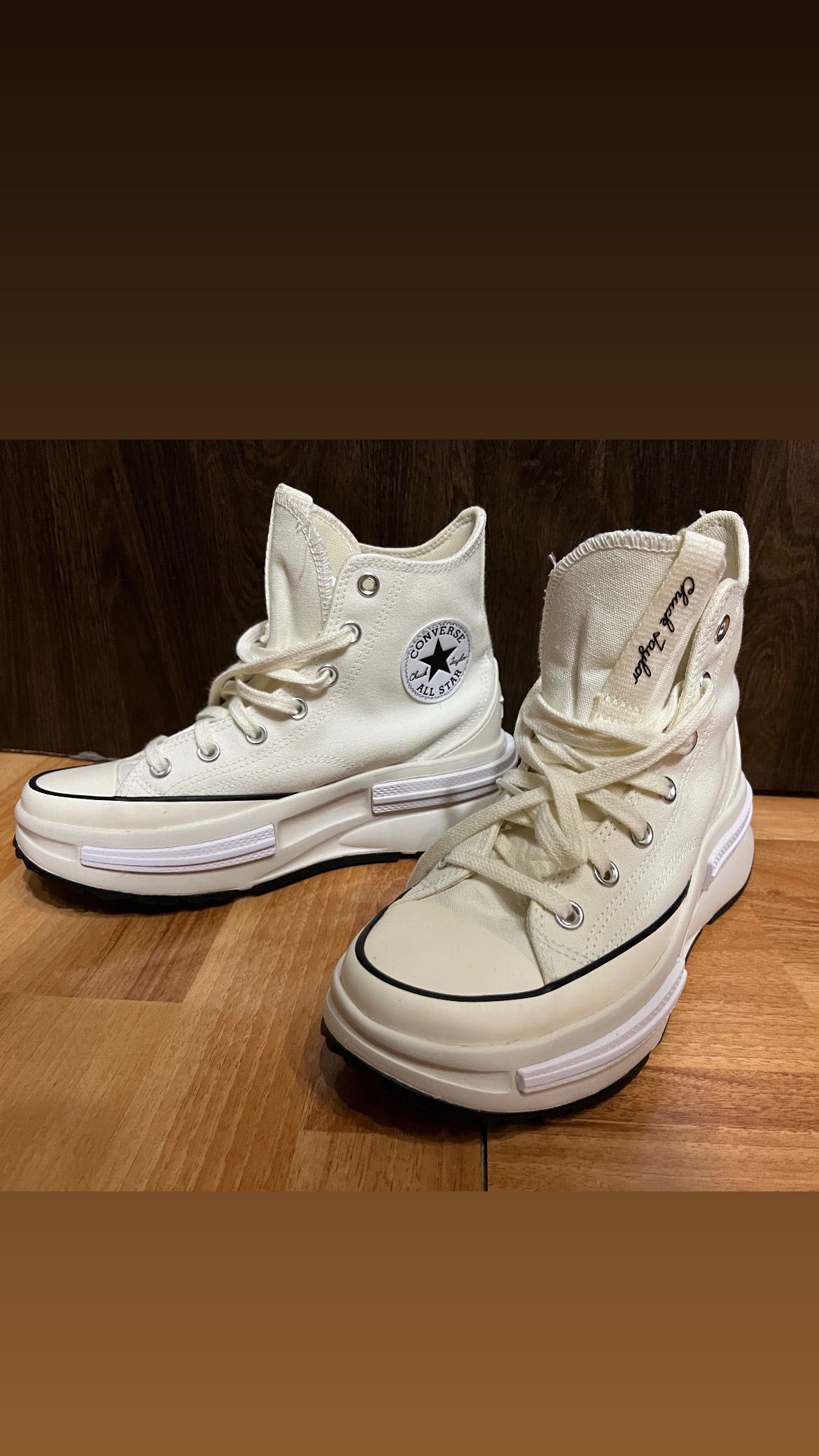 Чисто нови обувки Converse