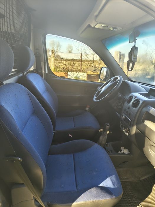 Vând Peugeot Partener