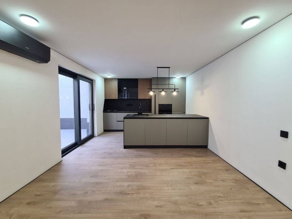 Продаю дом с бассейном