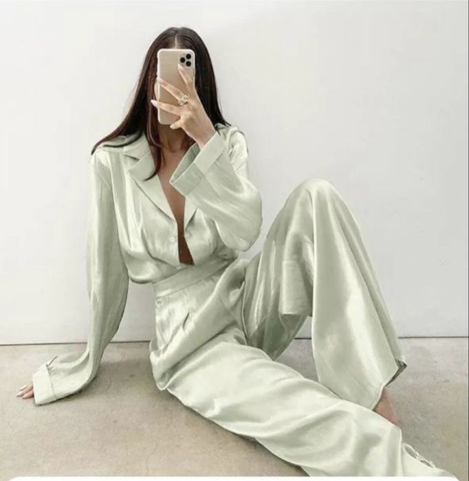 Продам костюм в фиолетовом цвете