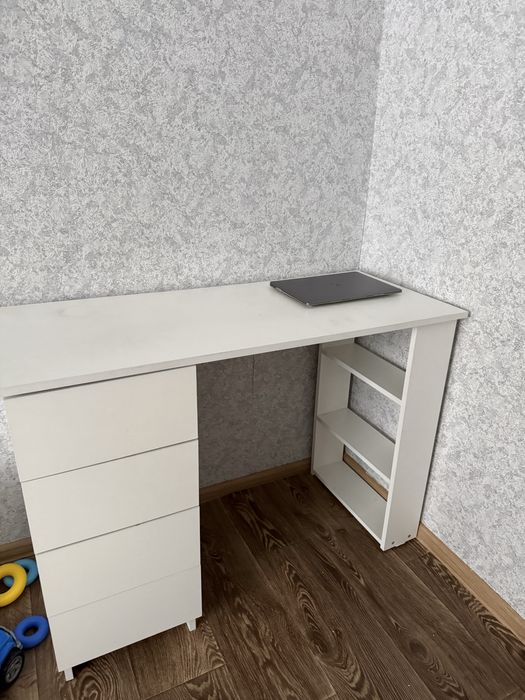 Рабочий стол . В белой расцветке