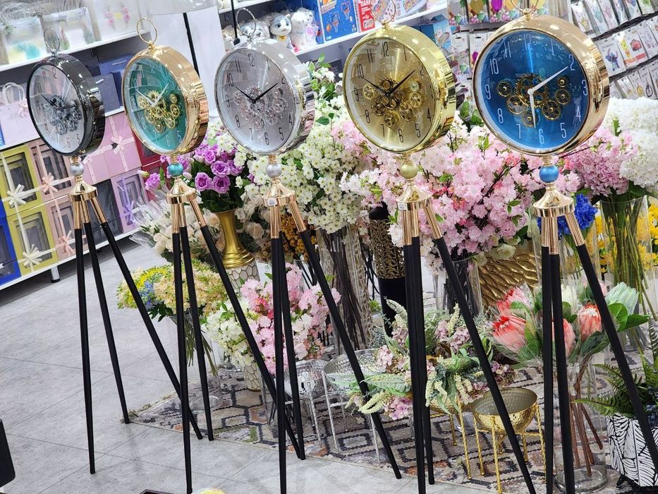 Напольные часы 3 ножки скидку