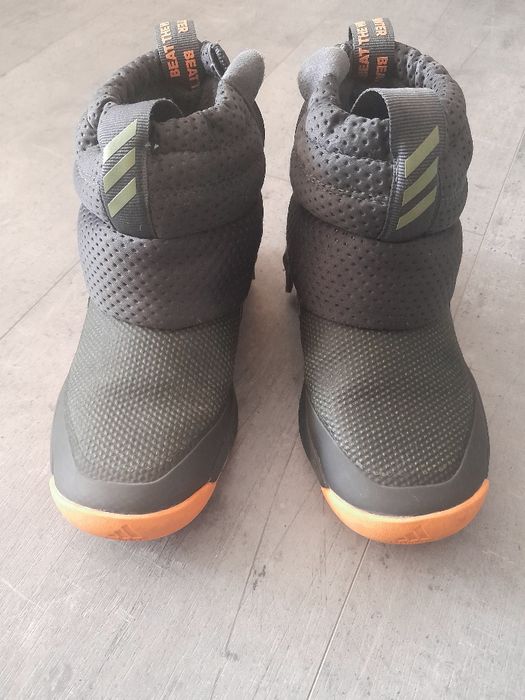 Зимни ботуши Adidas.