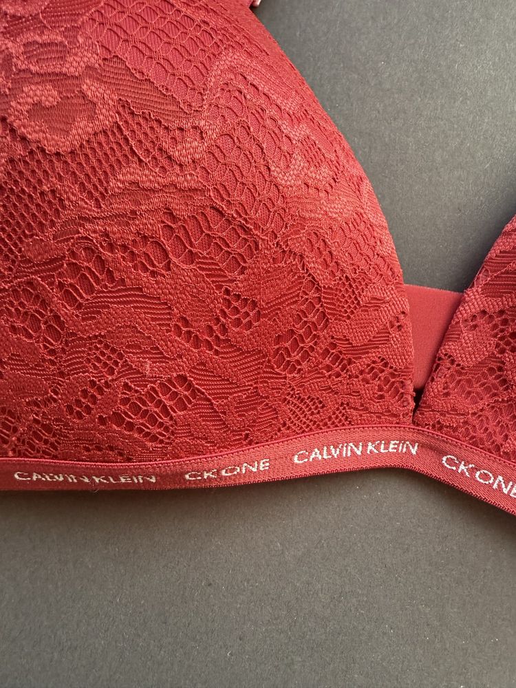Червен сутиен Calvin Klein - M /85B/ дантела