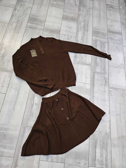 Черен и кафяв Костюм С Разкроена Мини Пола И Високo Деколте
Размери :