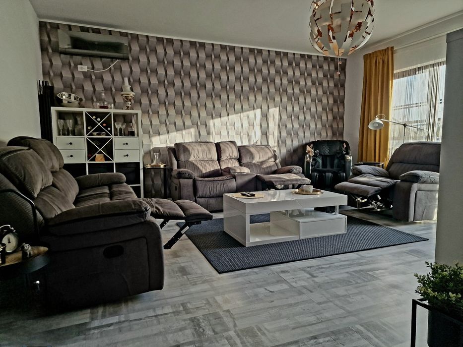 Casa moderna cu piscina si jacuzzi - la 20 min de Bucurest si 5 km A0