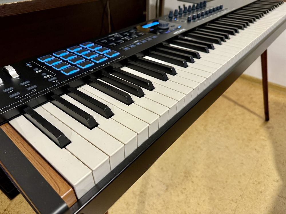 Arturia KeyLab 88 MkII Black edition + стойка (MIDI keyboard)