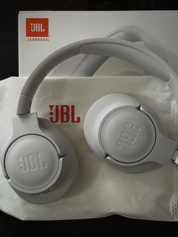 Аудио Слушалки JBL  720