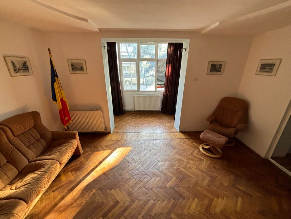 Apartament Parter ( birou , spatiu comercial)