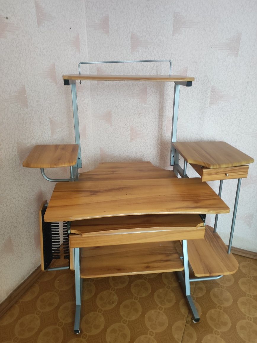 стол для компьютера
