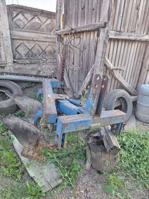 Tractor cu remorca si plug