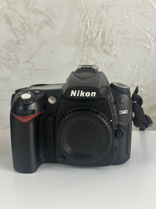 Nikon D90 - легендарная зеркалка от никон
