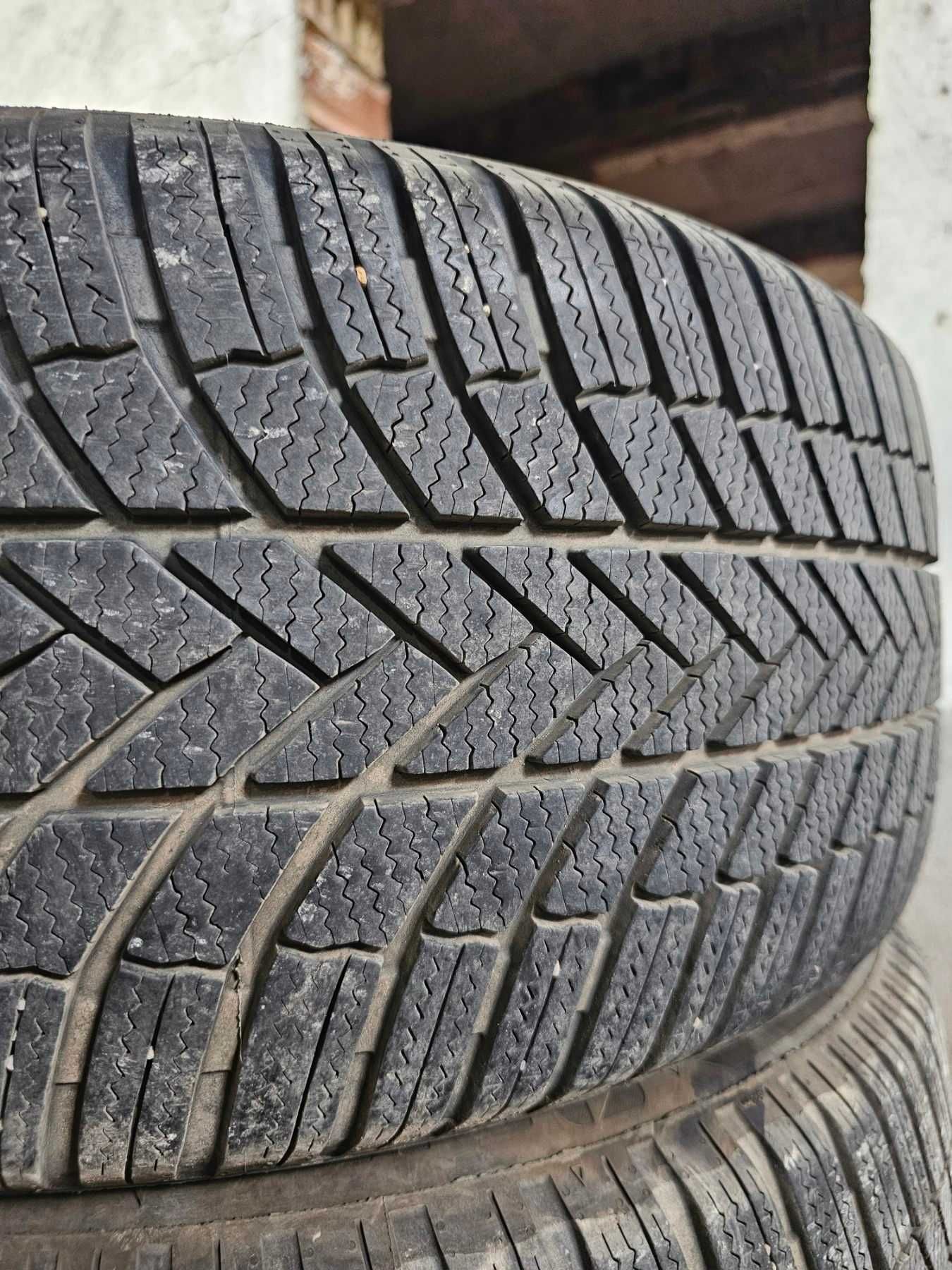 2бр. 2021г зимни 245 50 18 Bridgestone lm005
