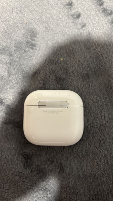 Airpods 4 (case + casca dreapta)