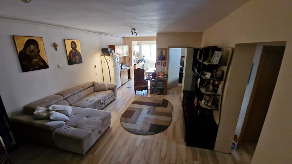 Vand apartament 4 camere, suprafata utila de 101.98 mp